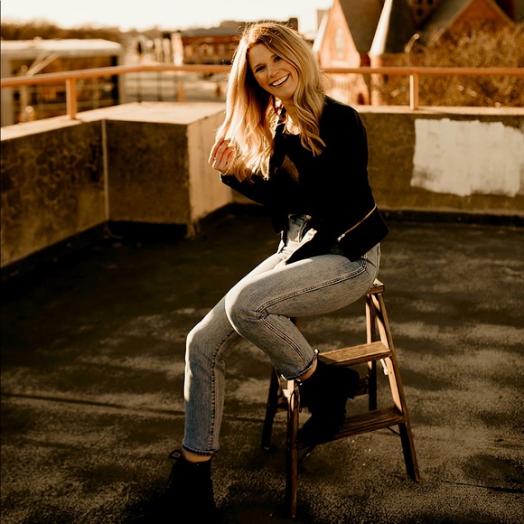 Meet your Posher, Erin - Picture 1 of 1